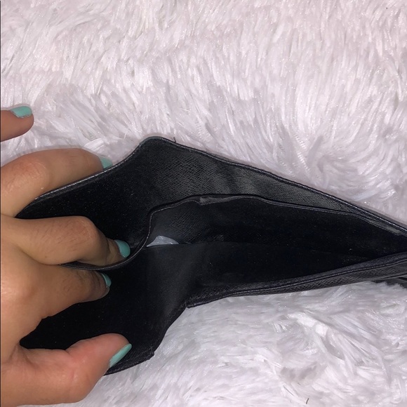 Men’s louis vuitton wallet - Picture 4 of 4